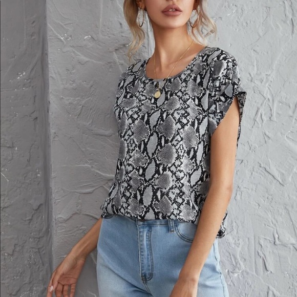 Snakeskin print blouse - Picture 5 of 5